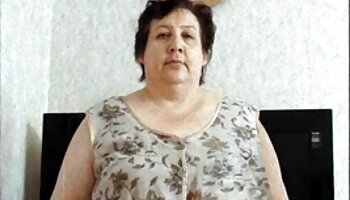 Gode lesbienne sex porno ​​amusant dans la baignoire