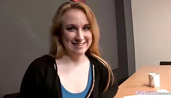 Brazzers - video granny lesbienne Anal au bureau