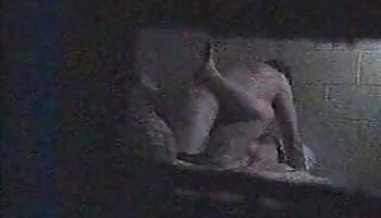 Plantureuse petite amie amateur baisée dans un garage por lesbienne