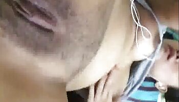 Cockstarving Latina porno femme nu bénéficie d'un énorme arbre