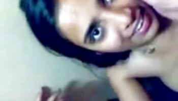 Une salope rousse aux gros seins porno homme à homme baise un gode hardcore
