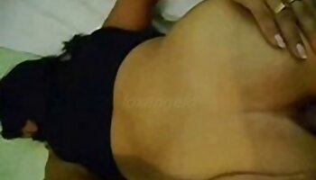 Petit ami cocu martèle sa femme salope en suçant video lesbienne sex une tige chargée
