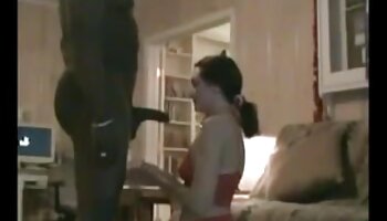 Chunky Slut Kailie Raynes glisse sa chatte de haut sex lesbienne en bas une grosse bite