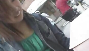Première fois nue d'une ado porno vidéo lesbienne amateur mignonne