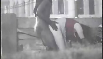 Des poussins britanniques se déshabillent mature nue porn d'un mec amateur de cfnm