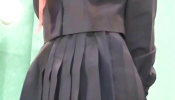 La plantureuse teeb porno lesbienne anal Caku Hayes baise son beau-père d'amis sous la douche